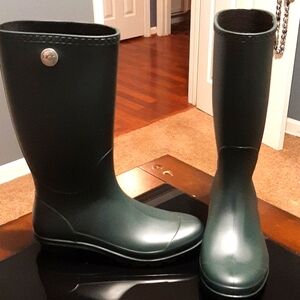 Ladies UGG Hunter Green Rain Boots Size 9